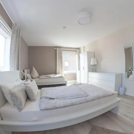 Joel Living ハノーファー