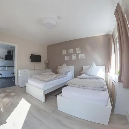 Joel Living ハノーファー