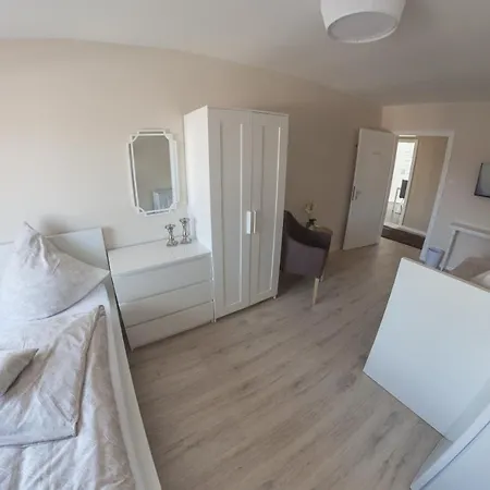 Joel Living ハノーファー